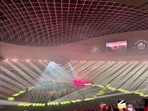 ▲場上，蕭敬騰帶來7人樂隊、108位舞者同台，眾人齊跳《Sorry, Sorry》場面超壯觀。（圖／讀者提供）