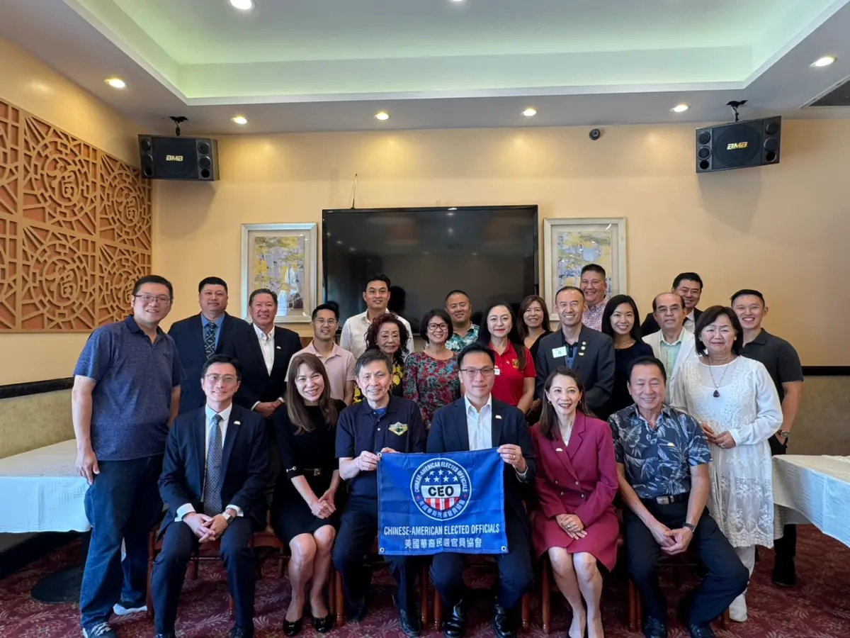 ▲高雄市議員林智鴻於美西時間 5 日，應邀在洛杉磯回訪美國華裔民選官員協會，希望推動高雄與洛杉磯各城市建立更緊密的合作。(圖／市議員林智鴻辦公室提供)