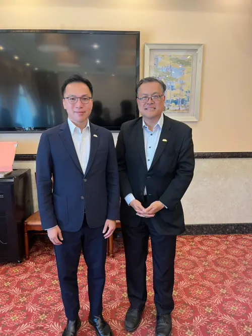 ▲林智鴻與加州眾議員方樹強（Mike Fong）合影。(圖／市議員林智鴻辦公室提供)