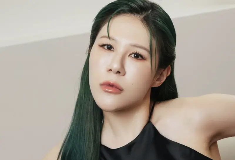 ▲網紅丹妮婊姐去看了《劇場版「鬼滅之刃」無限城篇第一章猗窩座再襲》，因為電影中想上廁所，因此學了網上的「上廁所時段」，沒想到卻引來批評，讓她無奈地跟美國老公抱怨。（圖／丹妮婊姐IG@dannybeeech）