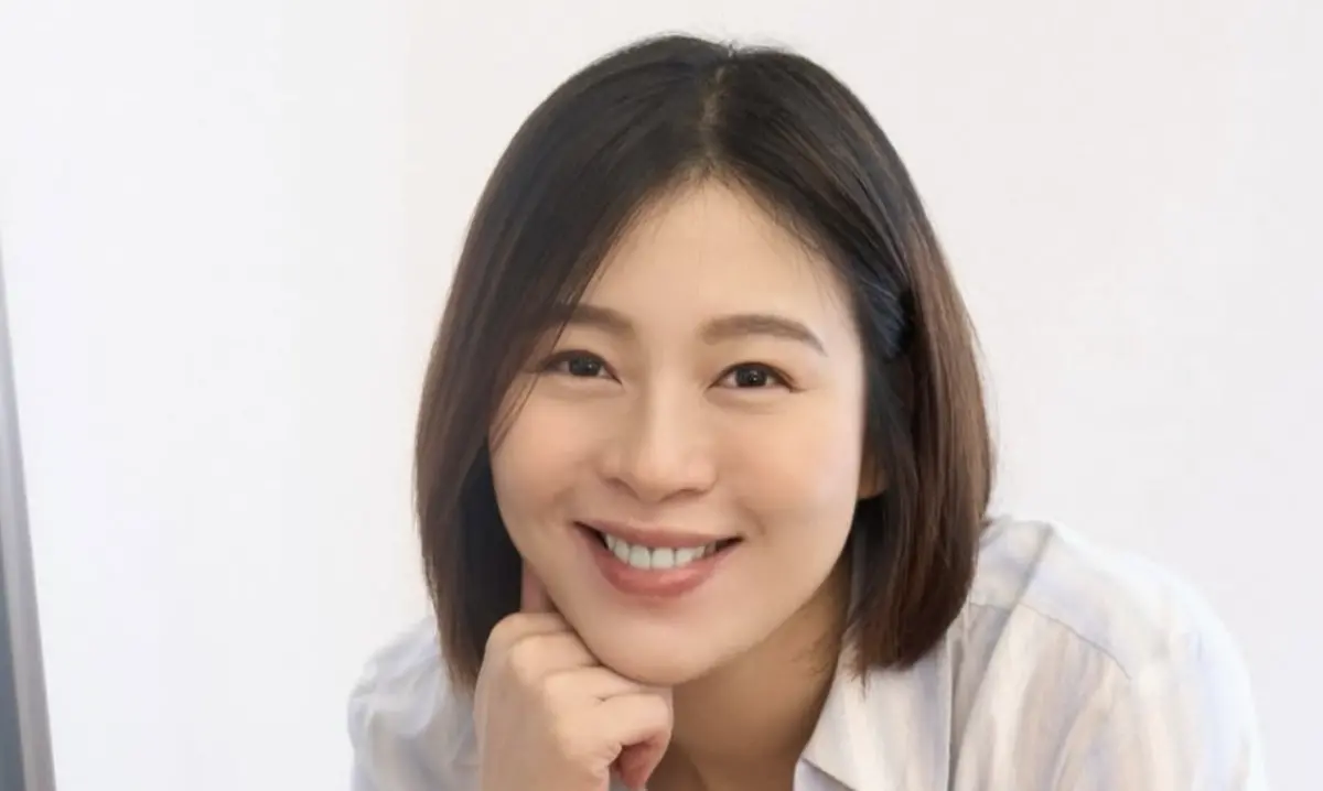 ▲劉品言懷孕7個月，自嘲食慾太好，已經試吃第3輪的彌月禮了，但她的腳踝還是很纖細。（圖／翻攝自IG@esther88）