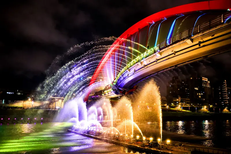 ▲2025台北水舞嘉年華今（13）日登場，連續37天，今年水舞展演全新打造120米「雙水幕」水舞平台，交通、最佳觀賞點等訊息一次看。（圖／北市觀傳局提供）