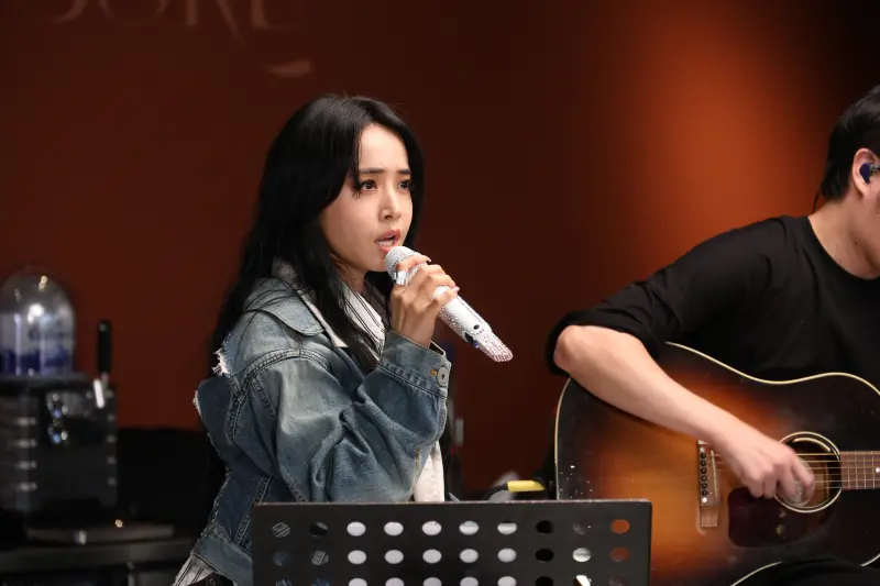 ▲蔡依林（如圖）今（6）日下午選在信義區快閃，會後超級寵粉，還突然幫粉絲簽名。（圖／記者陳明安攝影）