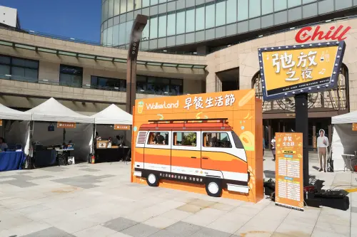 ▲第一屆「ＷalkerLand早餐生活節」從中午11點不畏艷陽熱鬧登場，預計傍晚之後將會有超多人潮。（圖／記者陳明安攝）