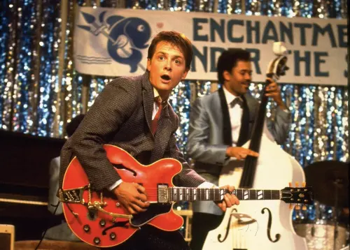 《回到未來》40週年！米高福克斯風靡全台　原男主角沒演完被換掉
