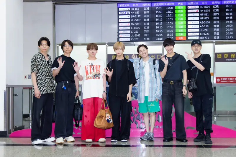 ▲瀧澤秀明打造男團IMP.成員影山拓也 takuya kageyama（左起）、鈴木大河 taiga suzuki、基俊介 shunsuke motoi、佐藤新 arata sato、椿泰我 taiga tsubaki、松井奏 minato matsui、横原悠毅 yuki yokohara首度來台，7日將在台北小巨蛋表演。（圖／COME ON JKSSP）