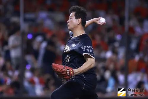 ▲「假日飛刀手」陳義信受邀替林智勝引退賽開球。（圖／記者葉政勳攝，2025.09.06）