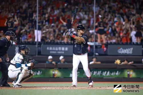 ▲台鋼雄鷹杜家明過去曾與味全龍林智勝當過隊友，他表示，「學長總是鼓勵我們，不會有太多負面情緒。」（圖／記者葉政勳攝 ,2025.09.06）