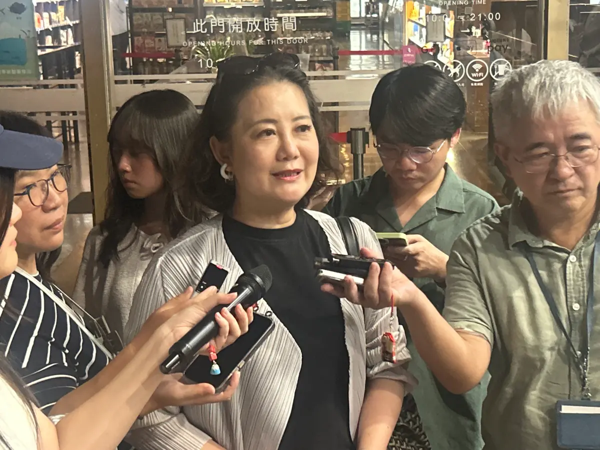 ▲民進黨啟動全國22個縣市巡迴座談，下午與北市黨公職座談，吳思瑤會後接受媒體訪問。（圖／記者陳佩君攝，2025.09.06）