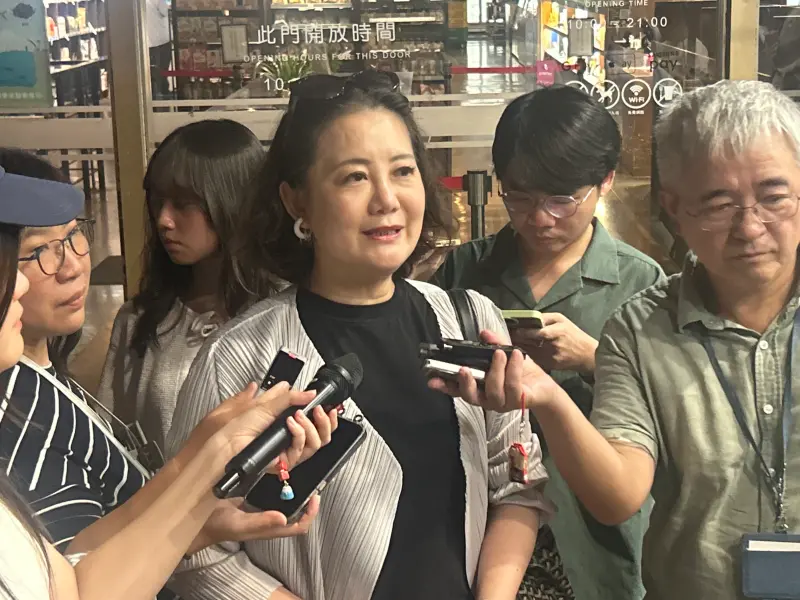 ▲民進黨啟動全國22個縣市巡迴座談，下午與北市黨公職座談，吳思瑤會後接受媒體訪問。（圖／記者陳佩君攝，2025.09.06）