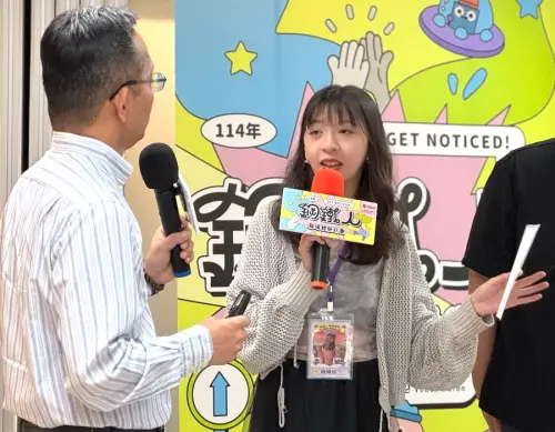 ▲參與鋼鐵人職場體驗計畫的向姓學員分享她參與人力資源工作流程，讓她更具體瞭解部門運作及職務內容。(圖／記者黃守作攝)