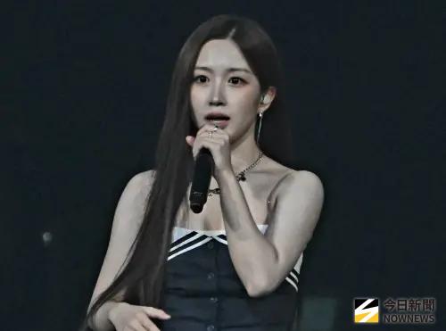 直擊NMIXX小巨蛋表演辣翻天！海嫄長相變了　精緻美貌讓人認不出
