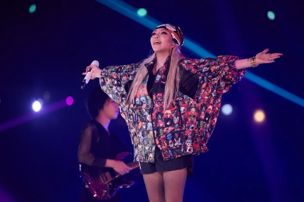 ▲張惠妹（如圖）今（6）日晚間現身台北大巨蛋，為大師兄林智勝引退獻唱，多首歌曲High翻全場，其中〈三天三夜〉更是讓全場跳到像3級地震。除此之外，阿妹還獻唱大師兄應援曲，讓球迷都非常感動。（圖／聲動娛樂提供）