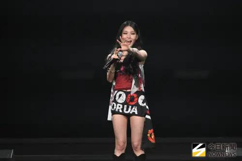 請夏站上小巨蛋「怕沒人認識她」 驚見台下10年前I.O.I手燈快哭了
