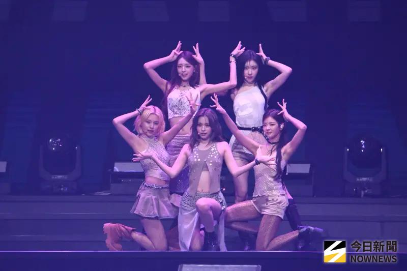 ▲TWICE最強師妹ITZY（如圖）重返台北小巨蛋表演，台下歌迷賣力應援偶像，感動得女神以中文「我愛你」謝謝大家。（圖／記者林柏年攝）