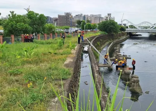 台中麻園頭溪連兩日發現浮屍！男子水面載浮載沉、身分不明
