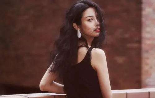 ▲張昊玥點名虞書欣霸凌　曝她5大惡行（圖／張昊玥微博）