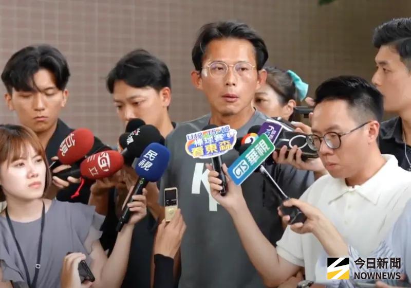 ▲民眾黨主席黃國昌出席新店區志工招募大會，他會前受訪時強調，已交代律師明天不管用什麼方法，都要勸柯文哲交保出來。（圖／記者林詠青攝，2025.09.07）