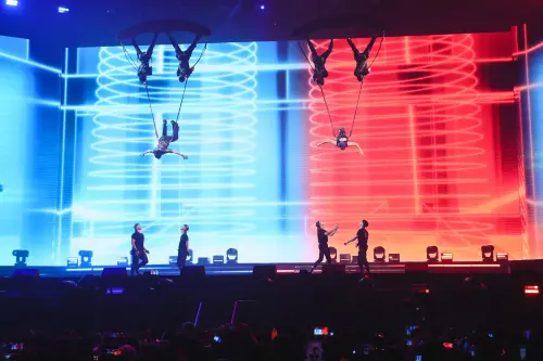 ▲Energy高雄開唱，成員牛奶空中風火輪10圈、坤達空中倒立震撼全場。（圖／相信音樂提供）