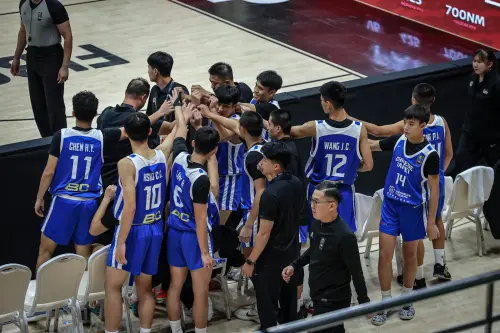 ▲最後2.1秒，周昱陳界外發球找上王以勒，他在右側45度接球後冷靜起跳出手，只見球應聲入網，全場瞬間沸騰，絕殺三分彈不僅逆轉比數，也在計時器歸零同時，為本屆中華隊鎖定第七名席次。（圖／取自FIBA官網）