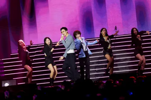 ▲WINNER演唱多首經典歌曲嗨翻全場。（圖／讀者提供）