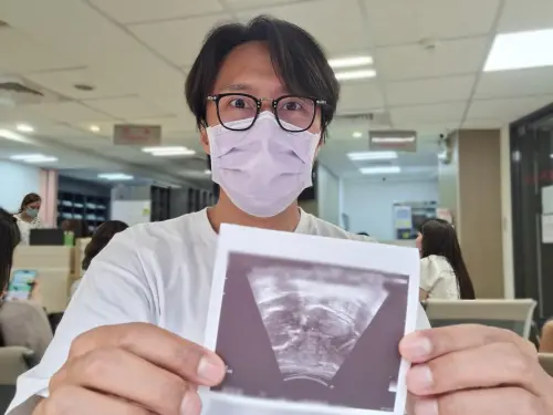 港星張啟樂孕妻散步突肚疼　送急診嚇壞嘆：台灣醫療太暖心
