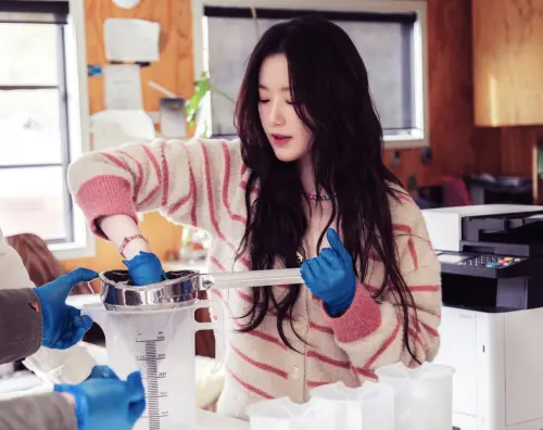 ▲舒華（中）是《出去一下》最近幾週主打的焦點明星，有很多的發揮空間，相當亮眼。（圖／出去一下提供）