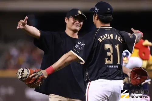 ▲林智勝哥哥林祖懷受邀擔任林智勝引退賽最終戰賽前開球嘉賓。（圖／記者葉政勳攝,2025.09.07）