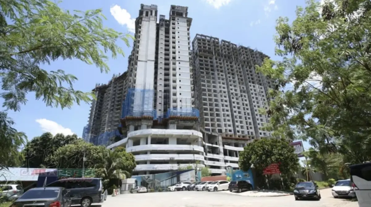 ▲馬來西亞柔佛州新山爛尾將近十年的百萬鎮公寓專案，因中國新建商接手而露出曙光。（圖／翻攝自中國報）