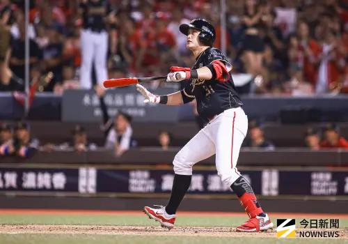 林智勝引退／看大師兄開轟很感動！劉基鴻賽後淚崩：我們很多回憶
