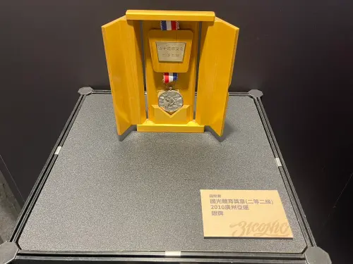 ▲林智勝珍藏的2010年廣州亞運銀牌。（圖／記者林子翔攝 ,2025.09.07）