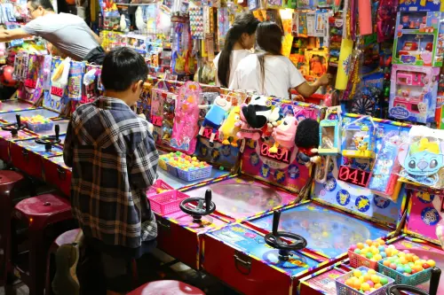 ▲台灣夜市,台灣夜市遊樂,彈珠檯（圖／取自photoAC）