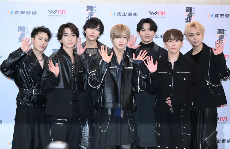 ▲IMP.首登台將於今（7）日參加J-POP拼盤演唱會，下午率先接受採訪，社長瀧澤秀明台下盯場，成員曝他超男子氣慨建議：全力以赴，還放話要超越瀧澤秀明。（圖／記者林柏年攝）