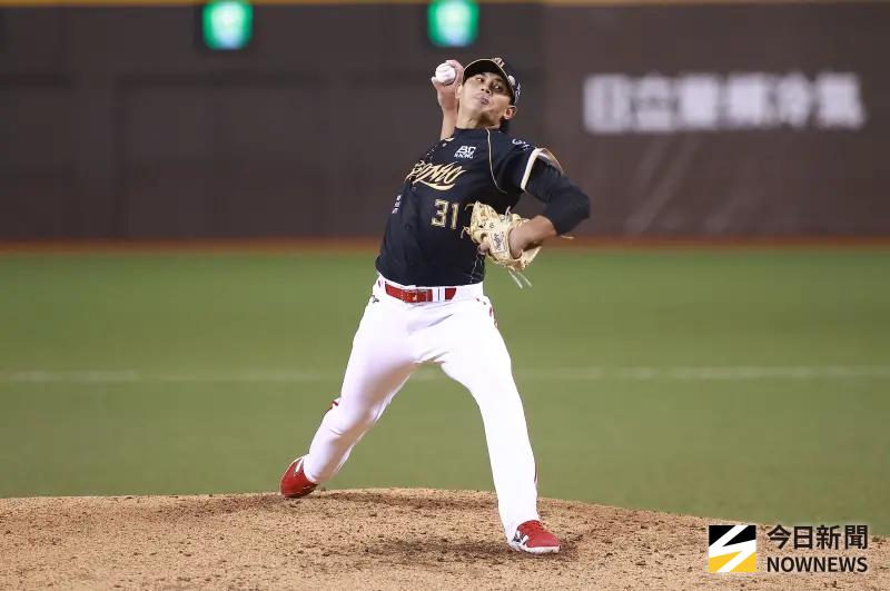 ▲味全龍黃暐傑今日迎接中職初先發，交手樂天桃猿。（圖／記者葉政勳攝 ,2025.09.07）