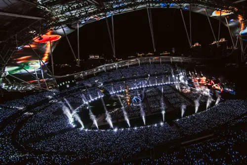 ▲五月天《回到那一天》演唱會到上海開唱，和18萬人同歡，90支水炮齊發很消暑。（圖／相信音樂提供）