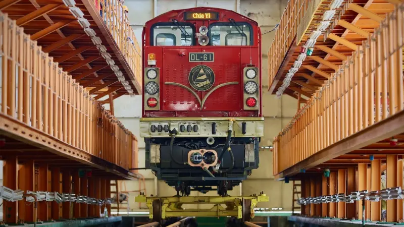 ▲全新高階款列車「森里號」亮相，媲美瑞士高山火車、日本箱根鐵道電車，農業部林業及自然保育署為提升阿里山林業鐵路證實「MIT國產台灣製」，最快2026年投入「嘉義－阿里山」正班車營運，堪稱福森號​​​​​​​勁敵。（圖／翻攝自農業部官網）