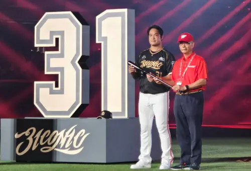 說好不哭卻哭了！林智勝引退儀式數度落淚　感性喊「謝謝自己」
