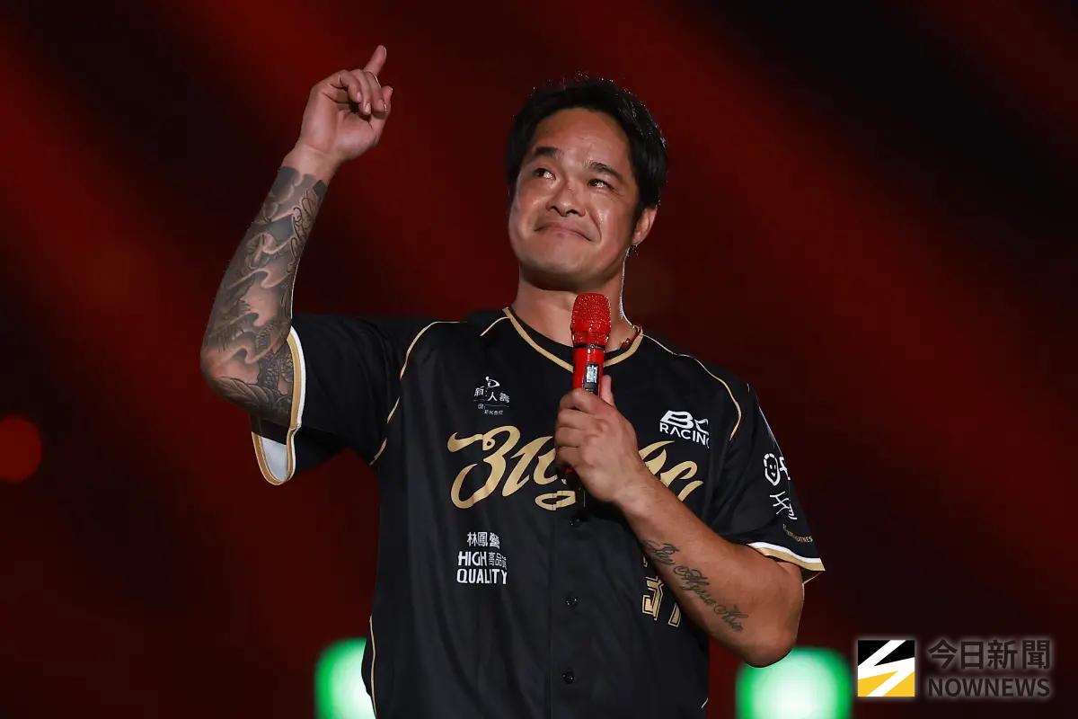 ▲味全龍林智勝在引退宣言中，感謝魏應充、辜仲諒、劉保佑董事長。（圖／記者葉政勳攝,2025.09.07）