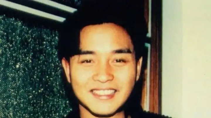 ▲向太陳嵐近日受訪時，談到張國榮（如圖）離世前不到1小時曾打電話強調自己「沒有憂鬱症」，並希望召開記者會澄清，她答應卻未料成最後對話，至今愧疚不已，事件再度引發關於哥哥死因的討論，多年過去向太表示當年可能「被髒東西纏上」。（圖／翻攝自微博）