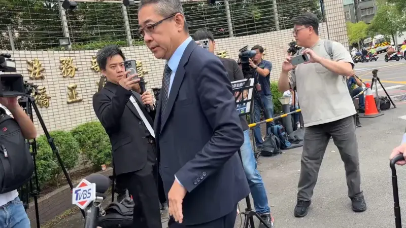 勸阿北回家！柯文哲律師抵北所說服他同意7千萬交保