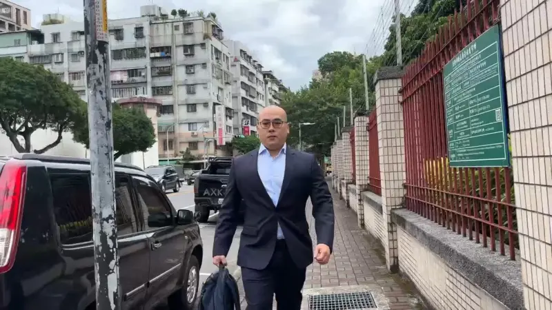 ▲柯文哲委任律師蕭奕弘到北所辦律見,勸柯文哲同意7千萬交保。(圖/翻攝畫面)
