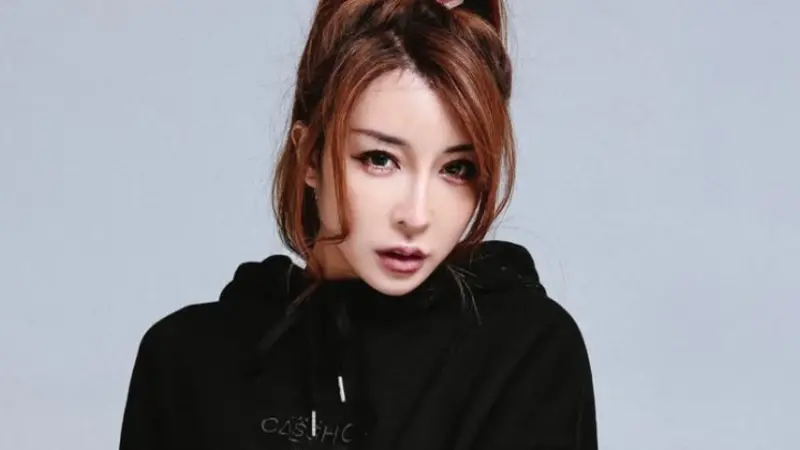 ▲三立前副總龔美富之子龔益霆，遭爆涉嫌下藥性侵江祖平，對此「情色教主」雪碧（方祺媛） 也在臉書發文透露曾遭霸王硬上弓，一度患上斯德哥爾摩症候群，憤怒表示：「女生不願意，這就是性侵」。（圖／翻攝自IG @sprite0719ss）