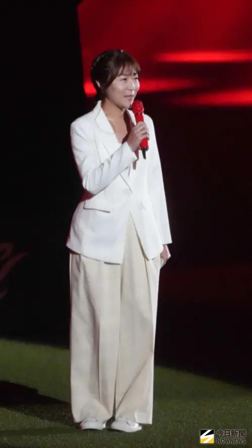 ▲徐裴翊昨日在引退典禮上擔任主持人，被球迷跟網友大讚。（圖／記者張一笙攝）