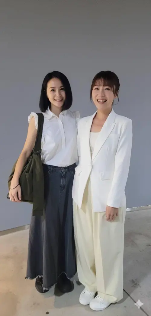 ▲劉秀萍（左）婚後淡出演藝圈，再出現時跟當年完全沒變，讓不少人直呼「好漂亮」。（圖／翻攝自徐裴翊臉書）