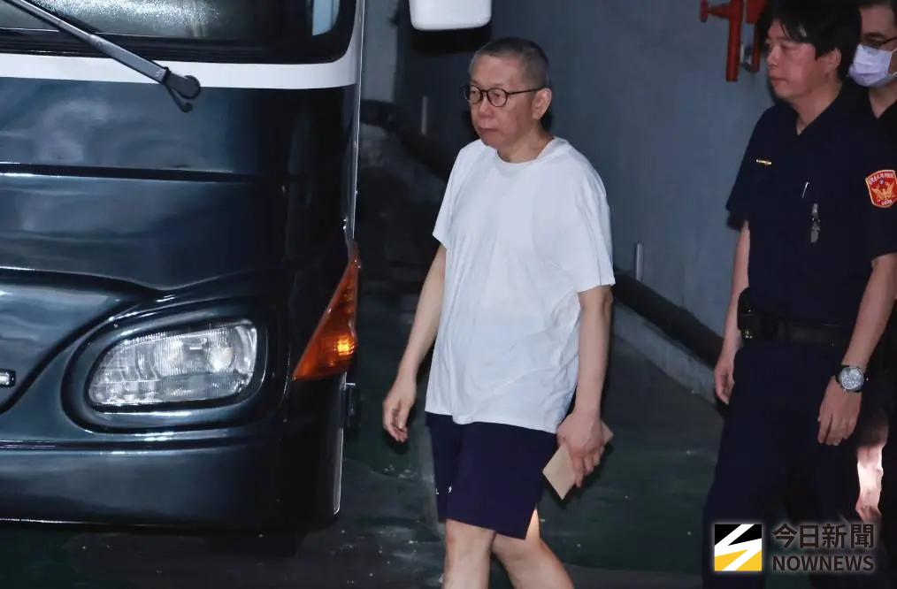 黃國昌曝柯文哲交保後「有話想說」 媒體人揭這4事一定會講