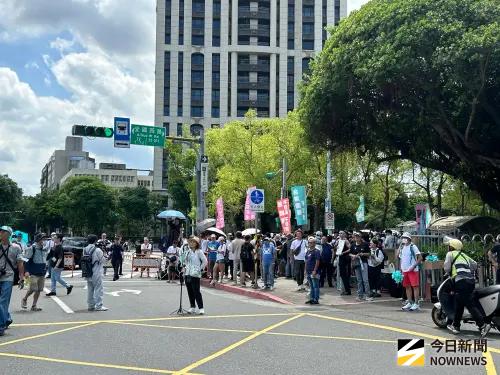 喜迎柯文哲！小草烈日下集結中　志工團喊慎防鬧場
