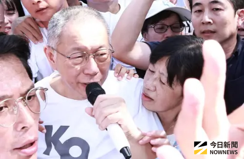 ▲前台北市長、民眾黨前主席柯文哲交保，妻子陳佩琪一路黏緊緊。（圖／記者吳翊緁攝，2025.09.08）