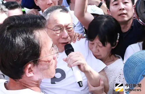 ▲前台北市長、民眾黨前主席柯文哲交保，妻子陳佩琪一路黏緊緊。（圖／記者吳翊緁攝，2025.09.08）