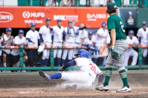 ▲6局上左外野手蔡琞傑的美技接殺順利收下該半局，中華隊仍以10：2佔據極大的領先優勢。（圖／中華棒協提供）