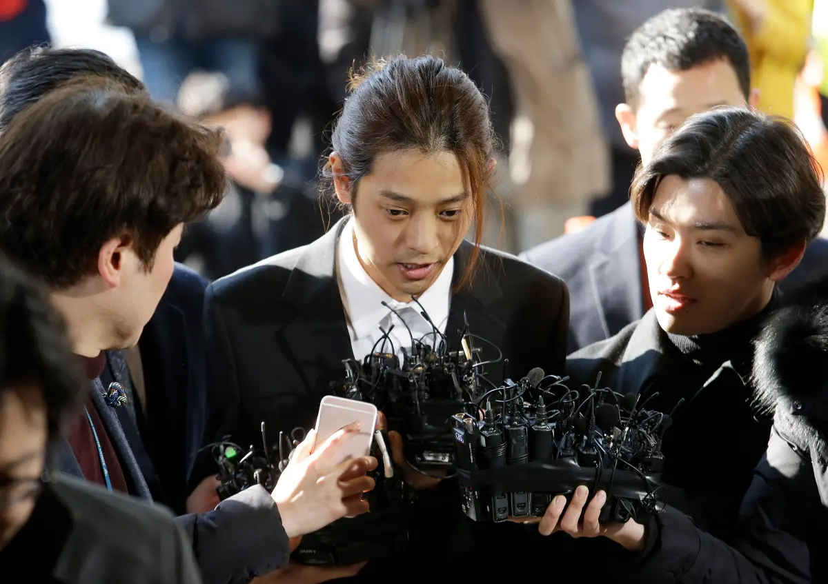 鄭俊英驚爆交往校花還不只1位 昔後宮們現身、流亡巴黎近況曝光